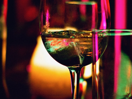 Cómo prevenir el alcoholismo en adultos y adolescentes