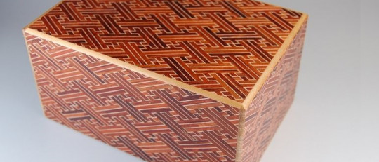 La metáfora de las cajas japonesas “Himitsu-bako”