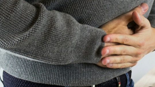 ¿Por qué me dan pinchazos en la barriga?