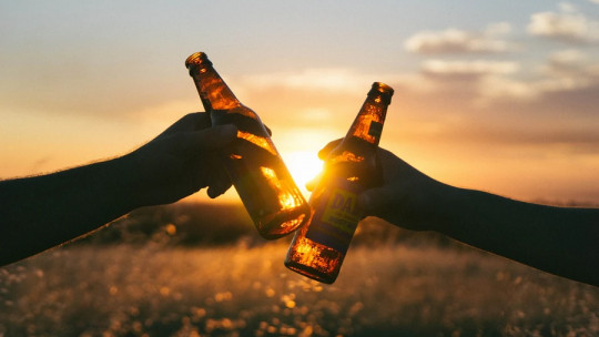 ¿Por qué los jóvenes beben alcohol?