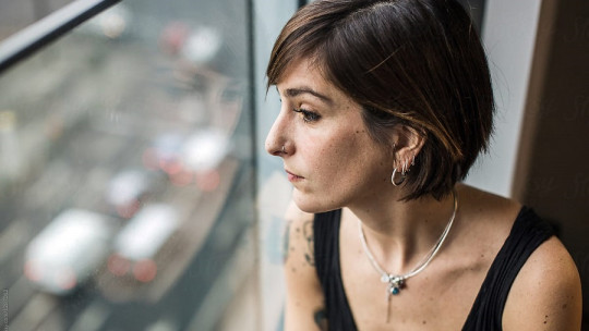 ¿Cómo surge y se cura el trauma psicológico en las personas?