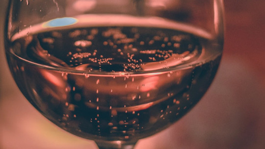 Las características del comportamiento de la persona alcohólica