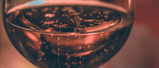 Las características del comportamiento de la persona alcohólica