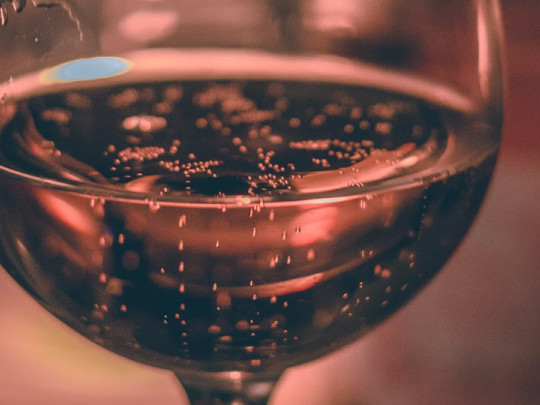 Las características del comportamiento de la persona alcohólica