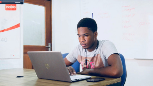 La teoría del aprendizaje colaborativo online