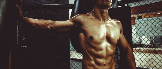 Los 12 beneficios de entrenar con pesas