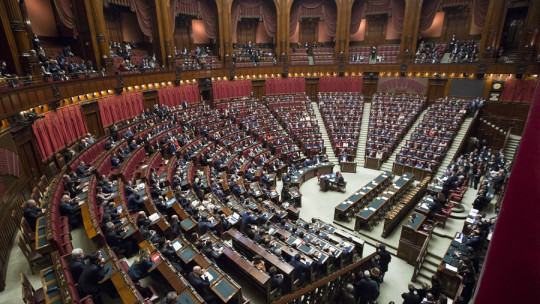 Cuál es la influencia de la política en la salud mental