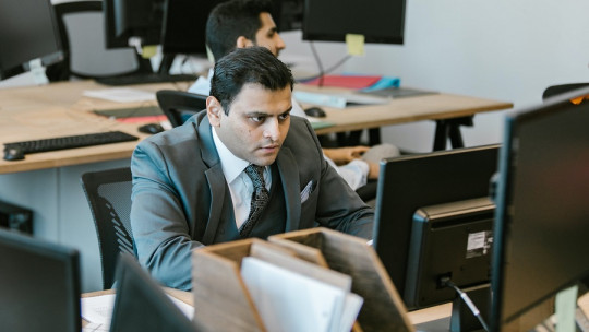 Los 6 tipos de lesiones musculares comunes al trabajar delante de un PC
